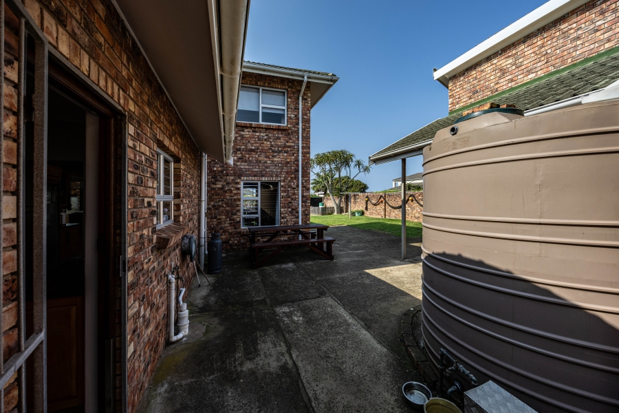 4 Bedroom Property for Sale in Kidds Beach Eastern Cape